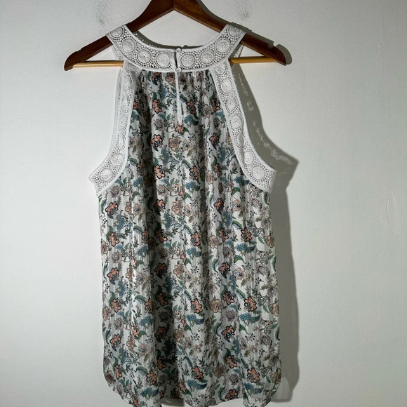 Danielrainn Floral Top - Picture 2 of 3